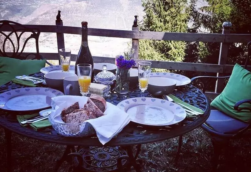 Hotelli Loyehill Chalet. Swiss Alps Escape