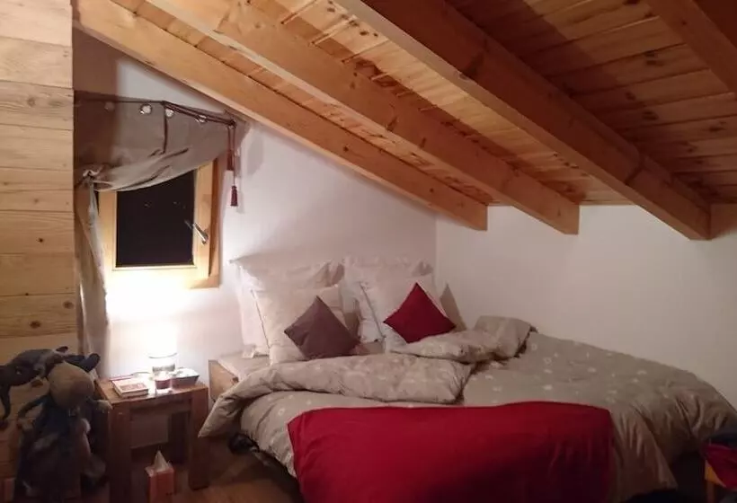 Hotelli Loyehill Chalet. Swiss Alps Escape