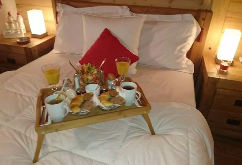 Hotelli Loyehill Chalet. Swiss Alps Escape