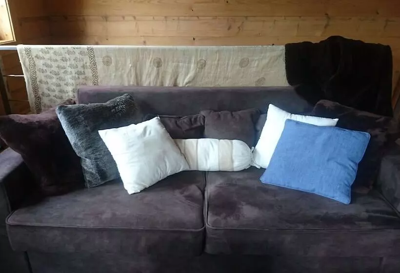 Hotelli Loyehill Chalet. Swiss Alps Escape