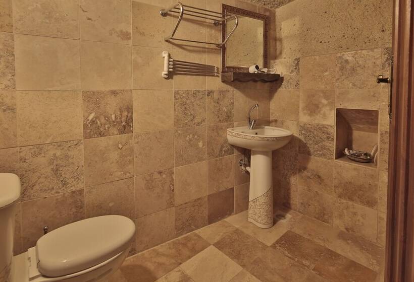 هتل Turbel Cave House