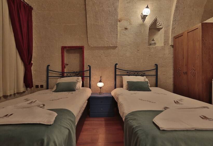 هتل Turbel Cave House