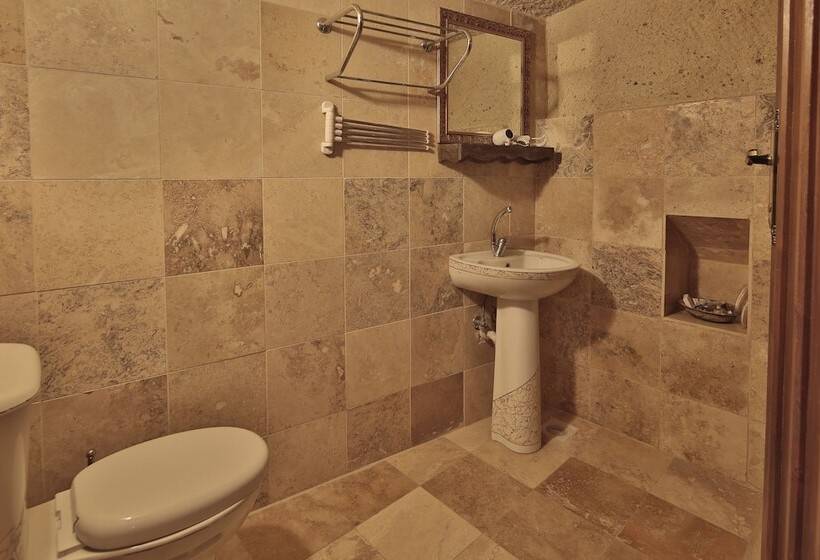 هتل Turbel Cave House