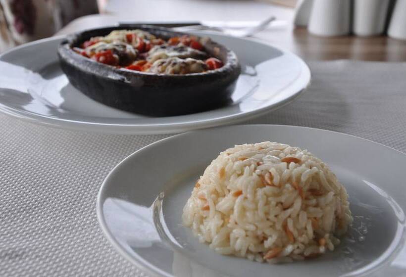 هتل Turbel Cave House