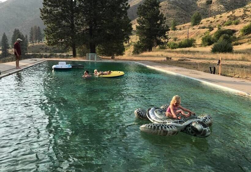 Мотель Haven Hot Springs