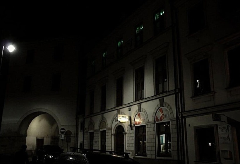 膳宿费 Rooms Novobranská A Orlí