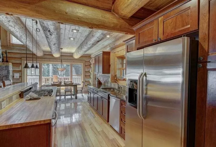 Timber Ridge Lodge 4 Bedroom Home By Redawning