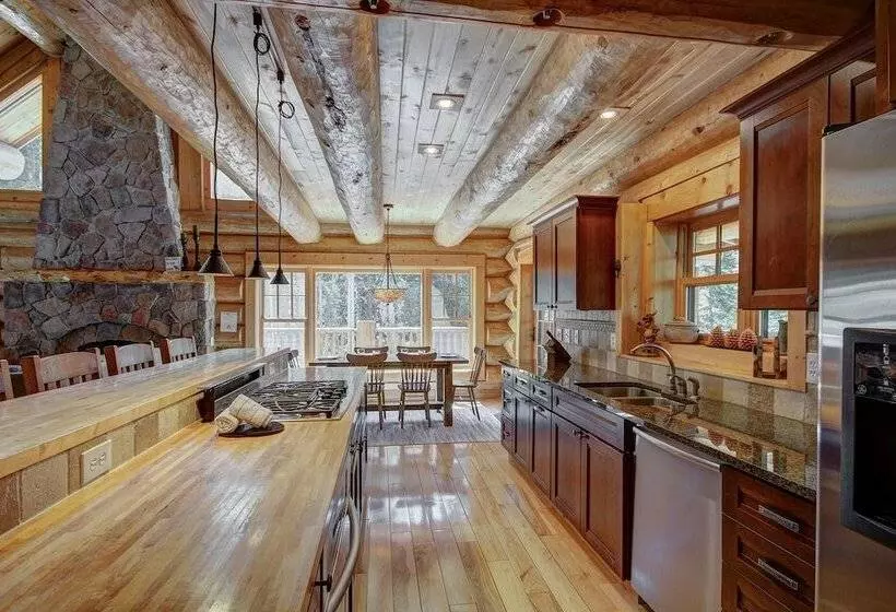 Timber Ridge Lodge 4 Bedroom Home By Redawning