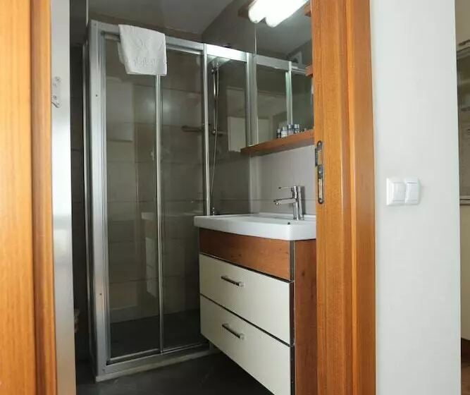 Upart Home