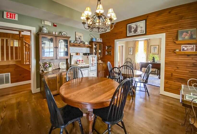 مبيت وإفطار Central