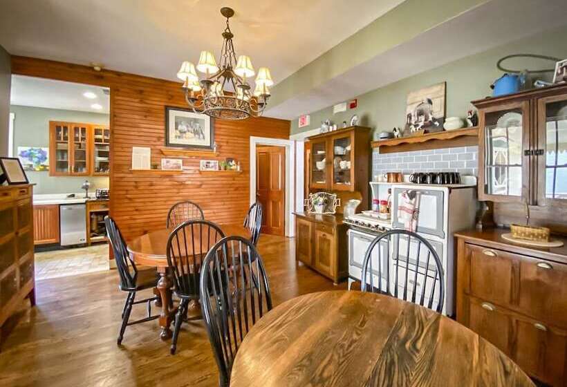 مبيت وإفطار Central