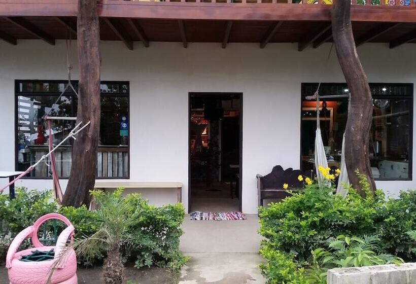 مسافرخانه Chillout House