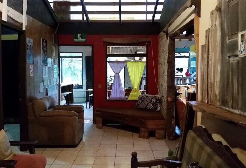 مسافرخانه Chillout House