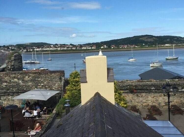 簡易ホテル George & Dragon, Conwy