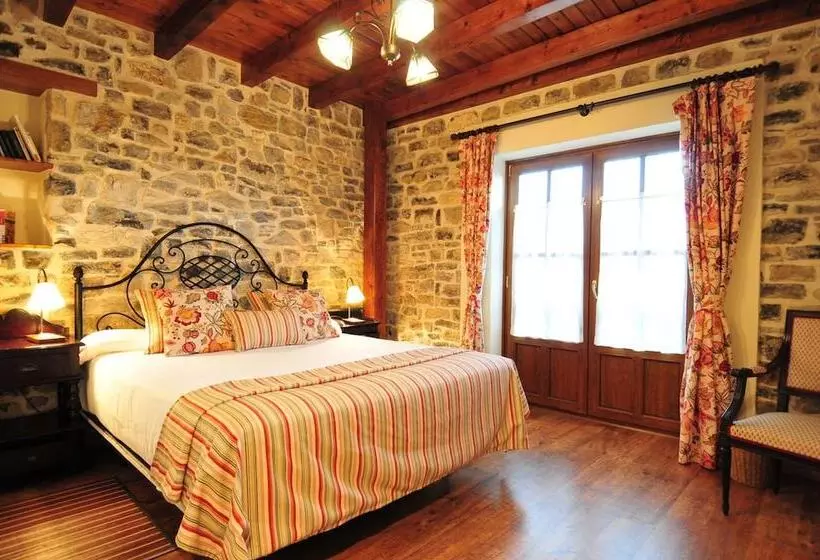 Hotelli Apartamentos Llugarón