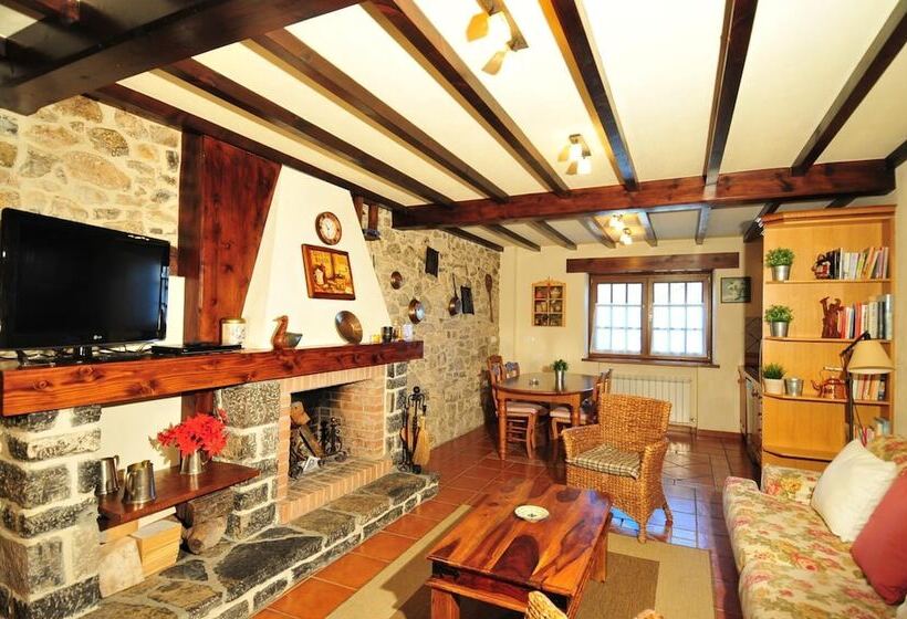 هتل Apartamentos Llugarón