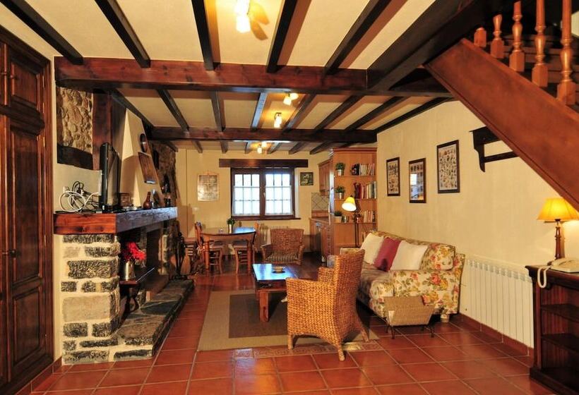 هتل Apartamentos Llugarón