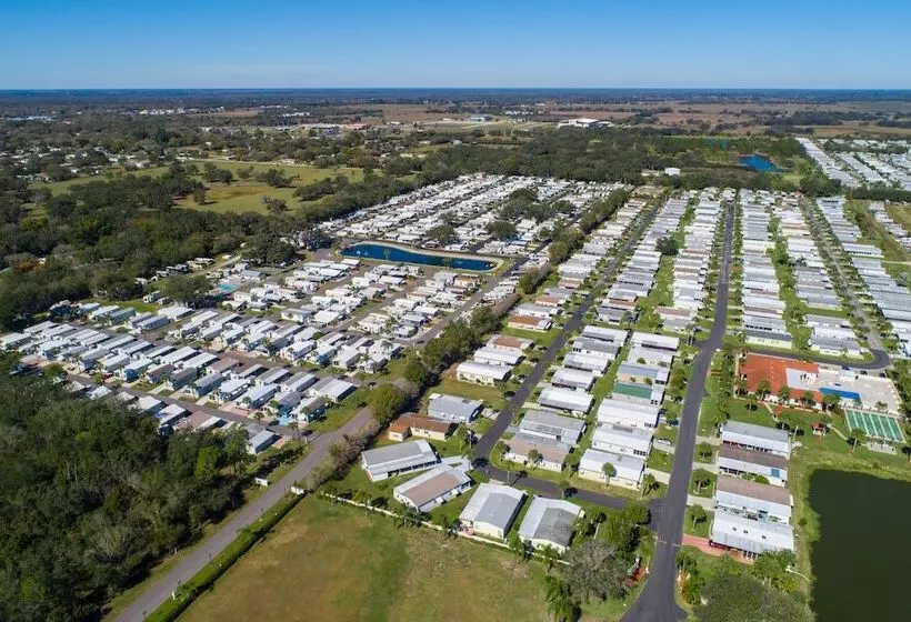 Hotelli Big Tree Rv Resort