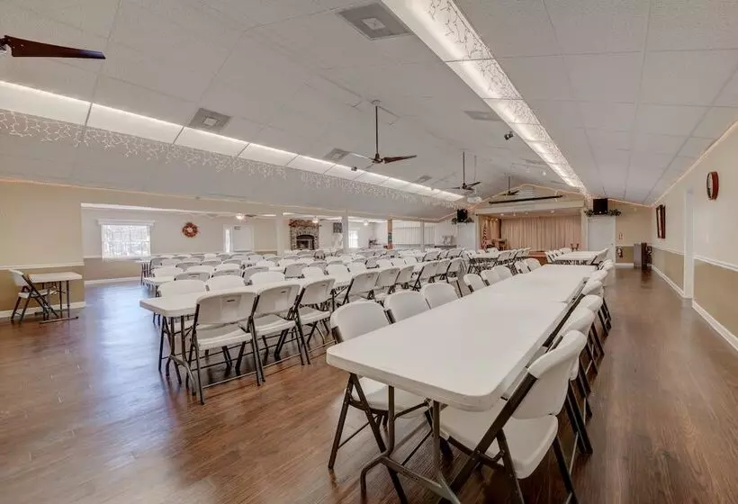 Hotelli Big Tree Rv Resort