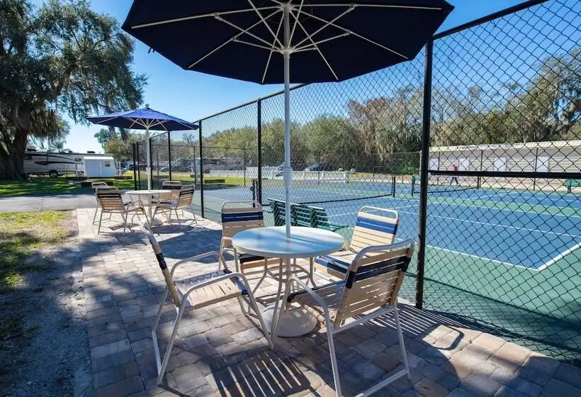 Hotelli Big Tree Rv Resort