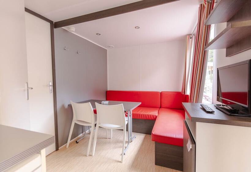 בית מלון כפרי Camping Les Chèvrefeuilles   Maeva