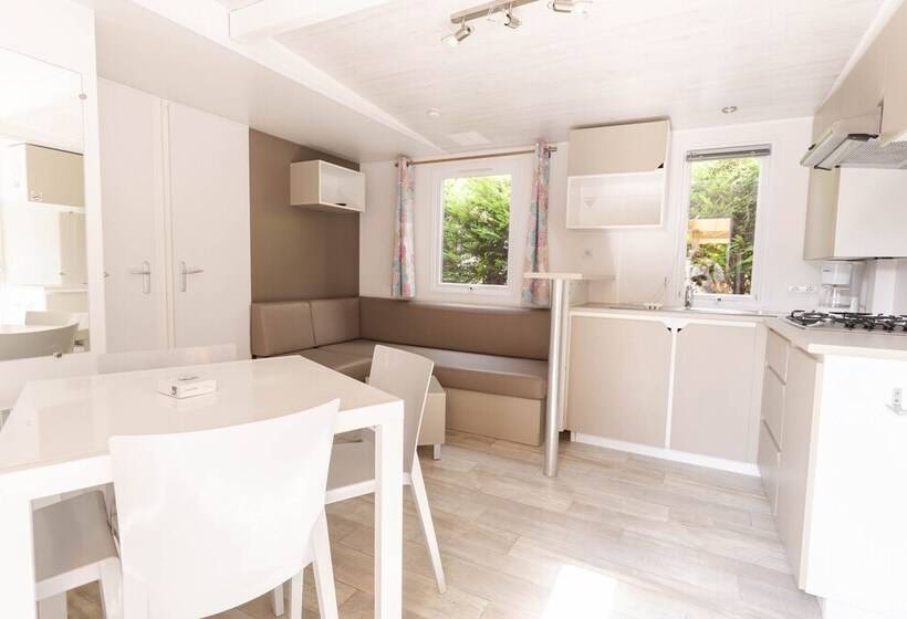 בית מלון כפרי Camping Les Chèvrefeuilles   Maeva