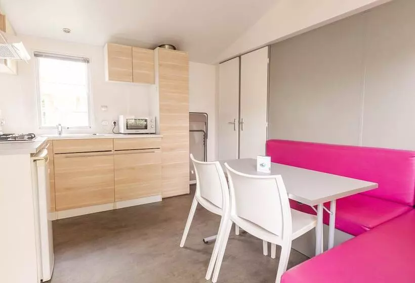 ホテル Camping Les Chèvrefeuilles   Maeva