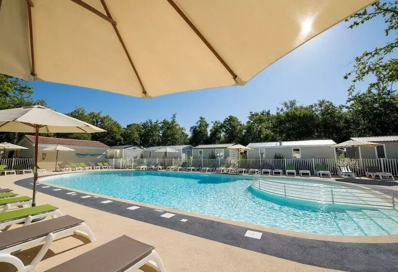 ホテル Camping Les Chèvrefeuilles   Maeva