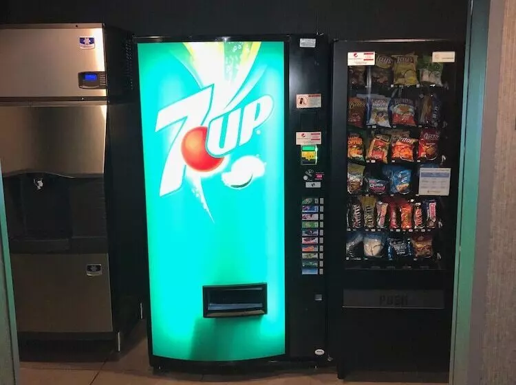 Hotelli Country View Inn & Suites