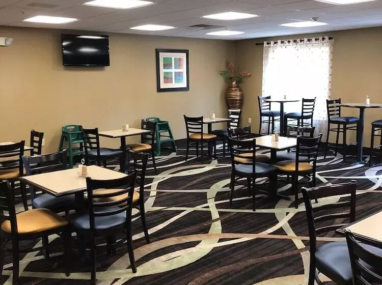 Hotelli Country View Inn & Suites