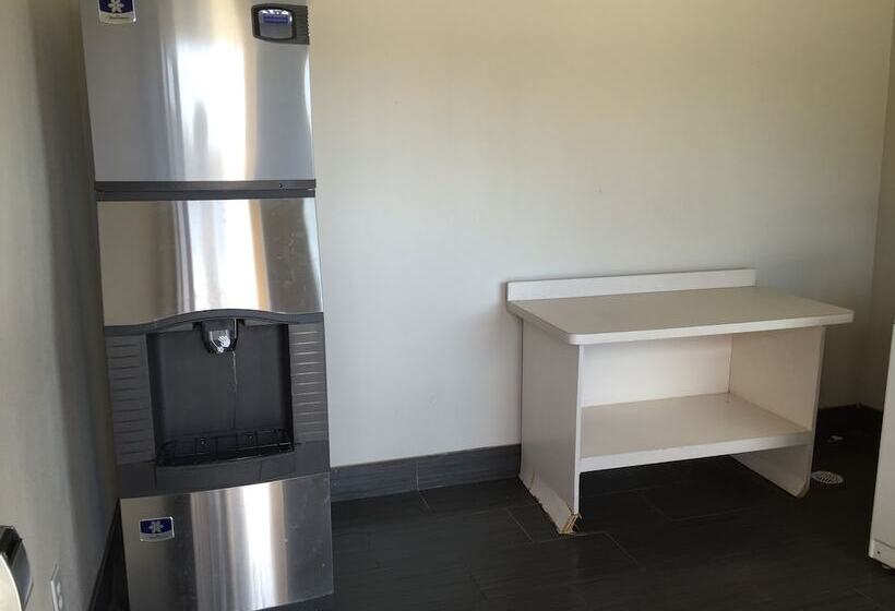 فندق Express Inn