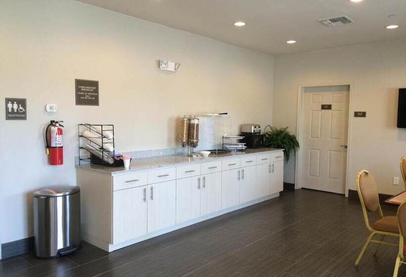 فندق Express Inn