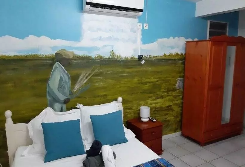 هتل L Oeil Dans Le Bleu