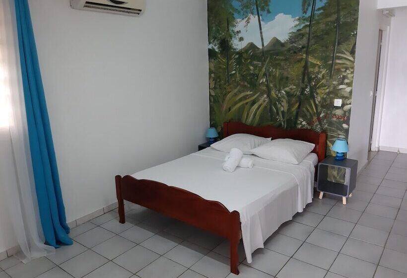 هتل L Oeil Dans Le Bleu