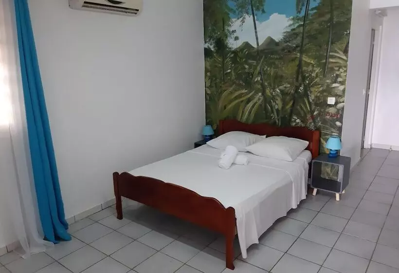 هتل L Oeil Dans Le Bleu