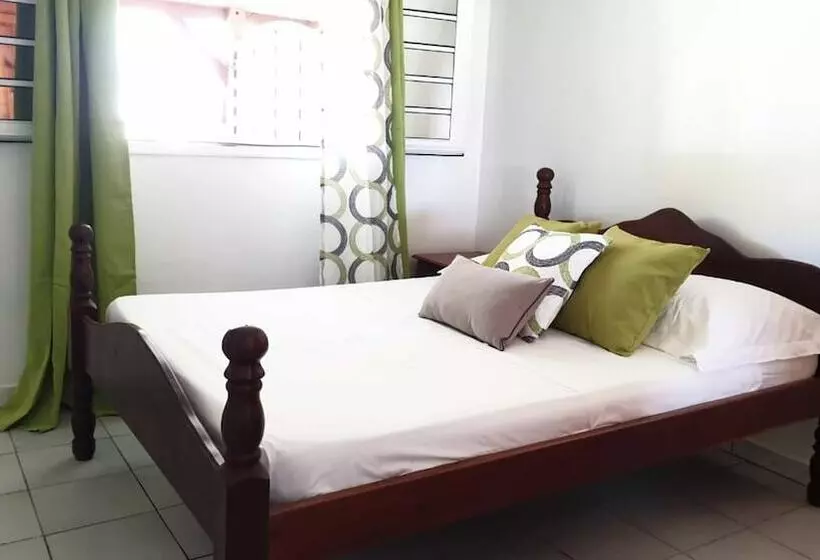 هتل L Oeil Dans Le Bleu