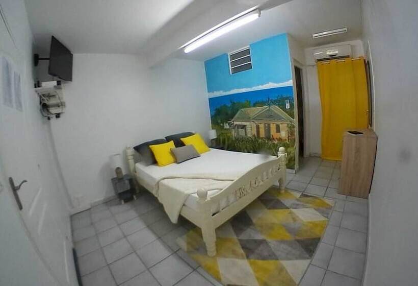 هتل L Oeil Dans Le Bleu