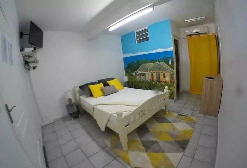 هتل L Oeil Dans Le Bleu