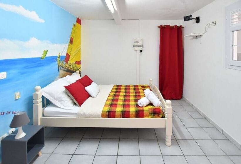 هتل L Oeil Dans Le Bleu