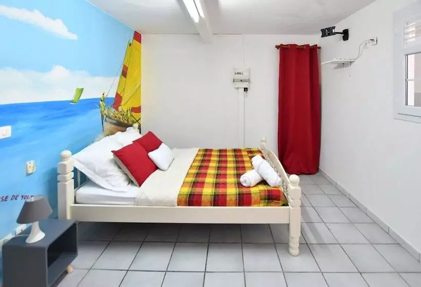 هتل L Oeil Dans Le Bleu