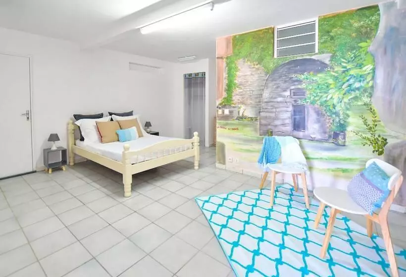 هتل L Oeil Dans Le Bleu