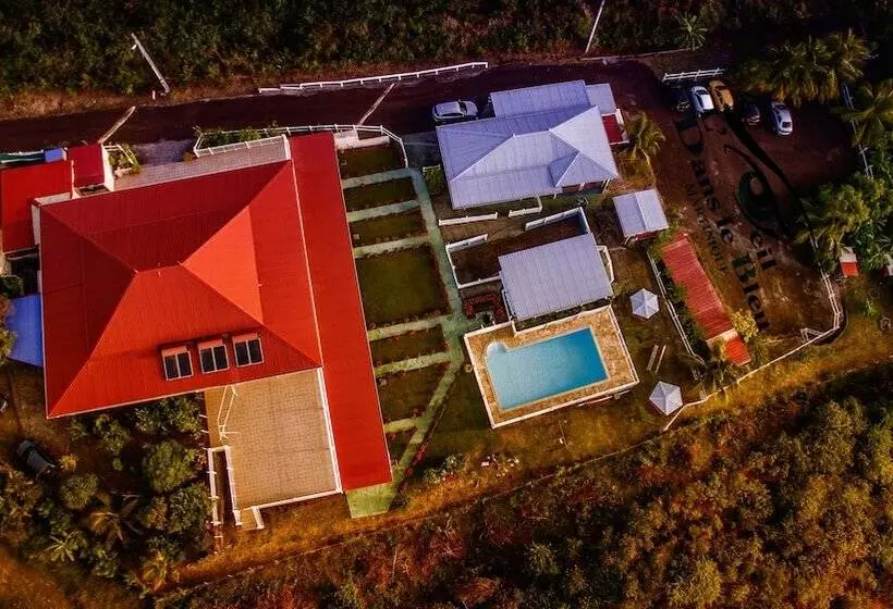 هتل L Oeil Dans Le Bleu