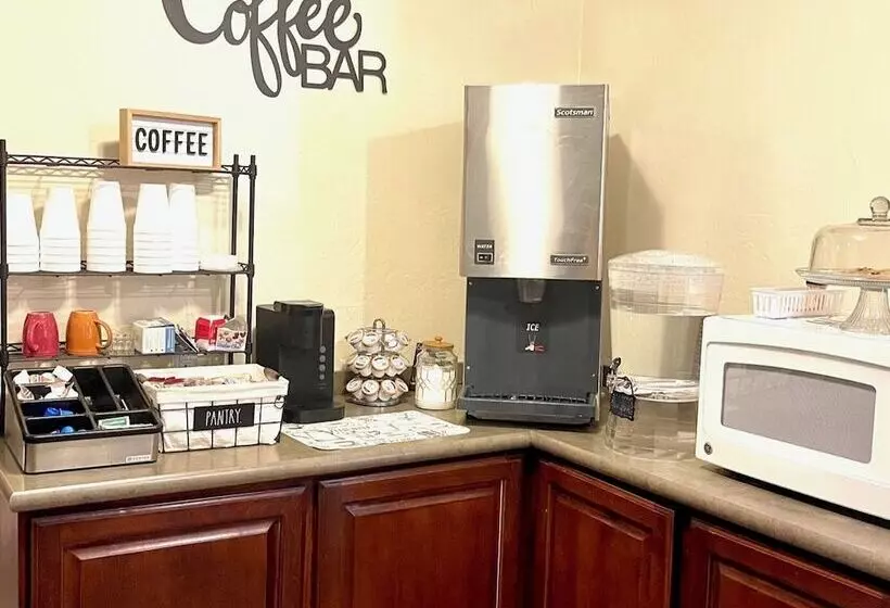 Hotelli The Oasis Extended Stay