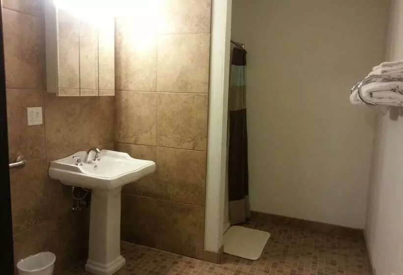 Hotelli The Oasis Extended Stay