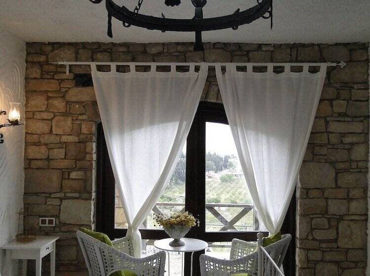 בית מלון כפרי The Stone Castle Boutique