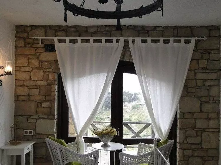 Hotelli The Stone Castle Boutique