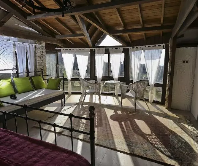 Hotelli The Stone Castle Boutique