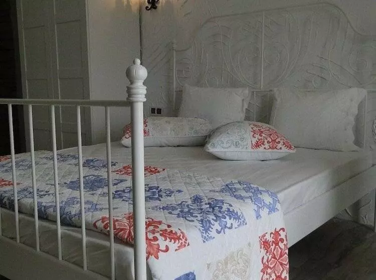 Hotelli The Stone Castle Boutique