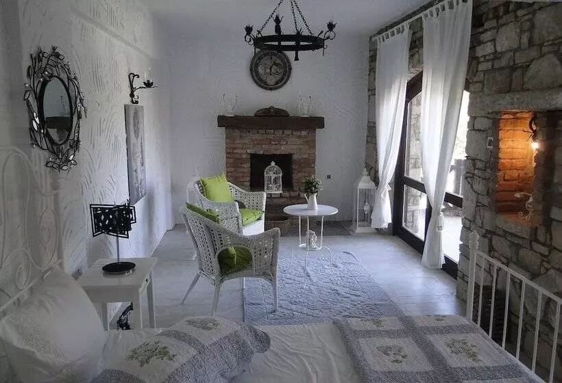 Hotelli The Stone Castle Boutique