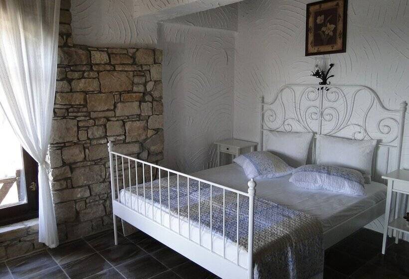 בית מלון כפרי The Stone Castle Boutique